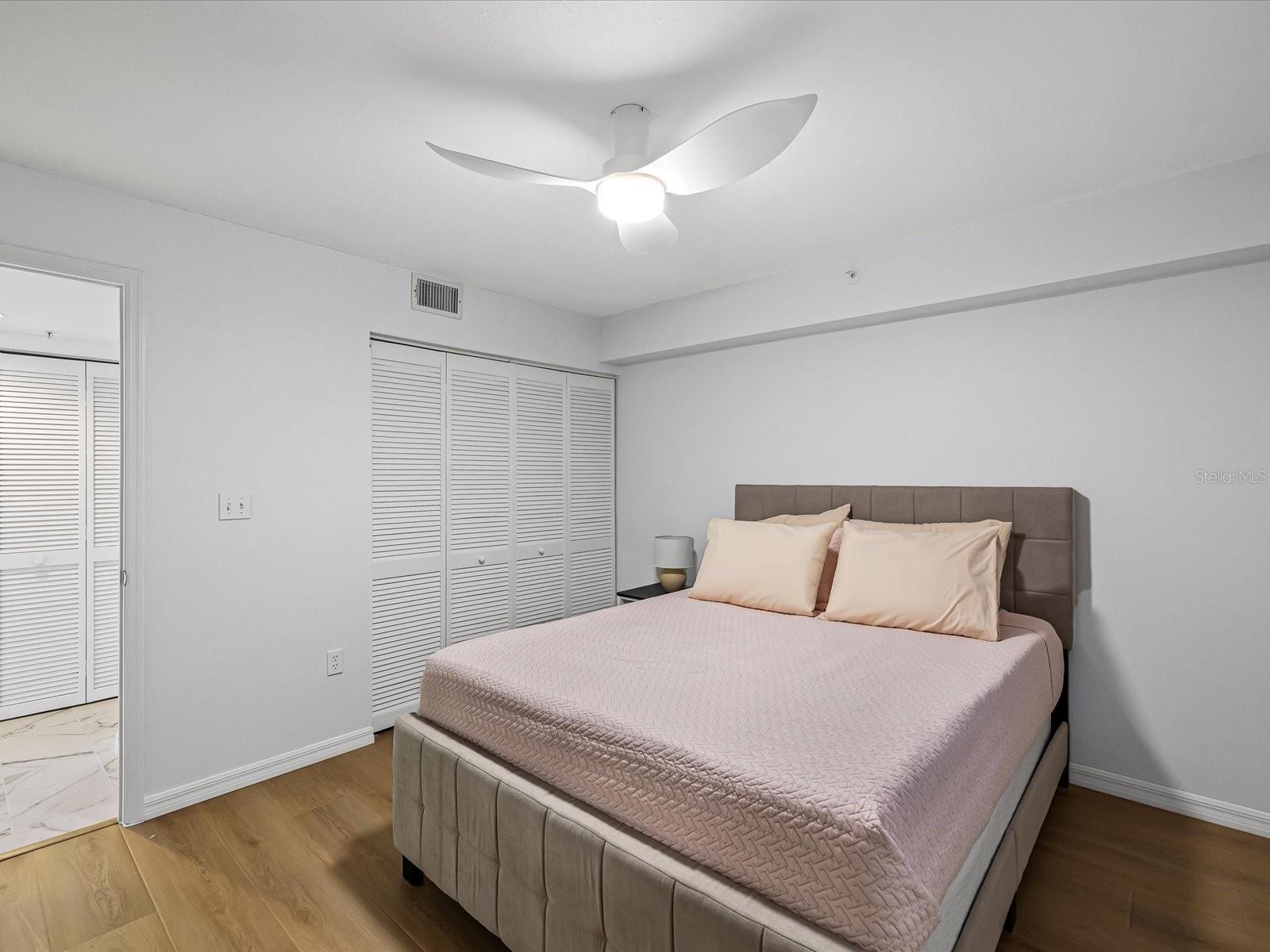 Image 19 of 37 For 6650 Sunset Way 204