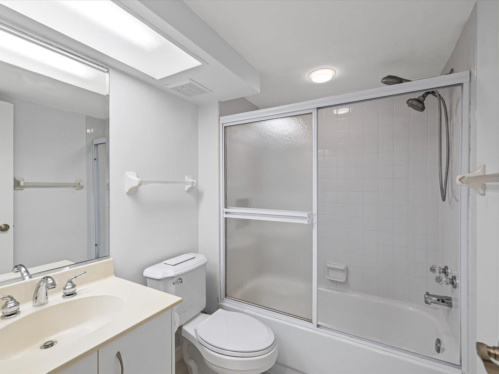 Image 20 of 37 For 6650 Sunset Way 204