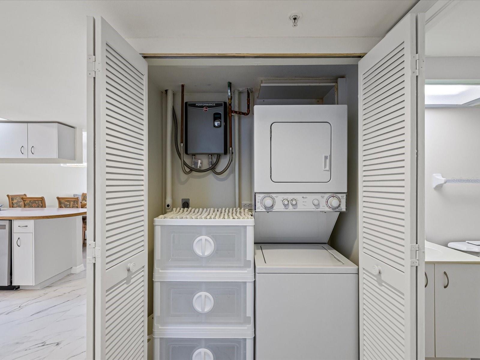 Image 21 of 37 For 6650 Sunset Way 204