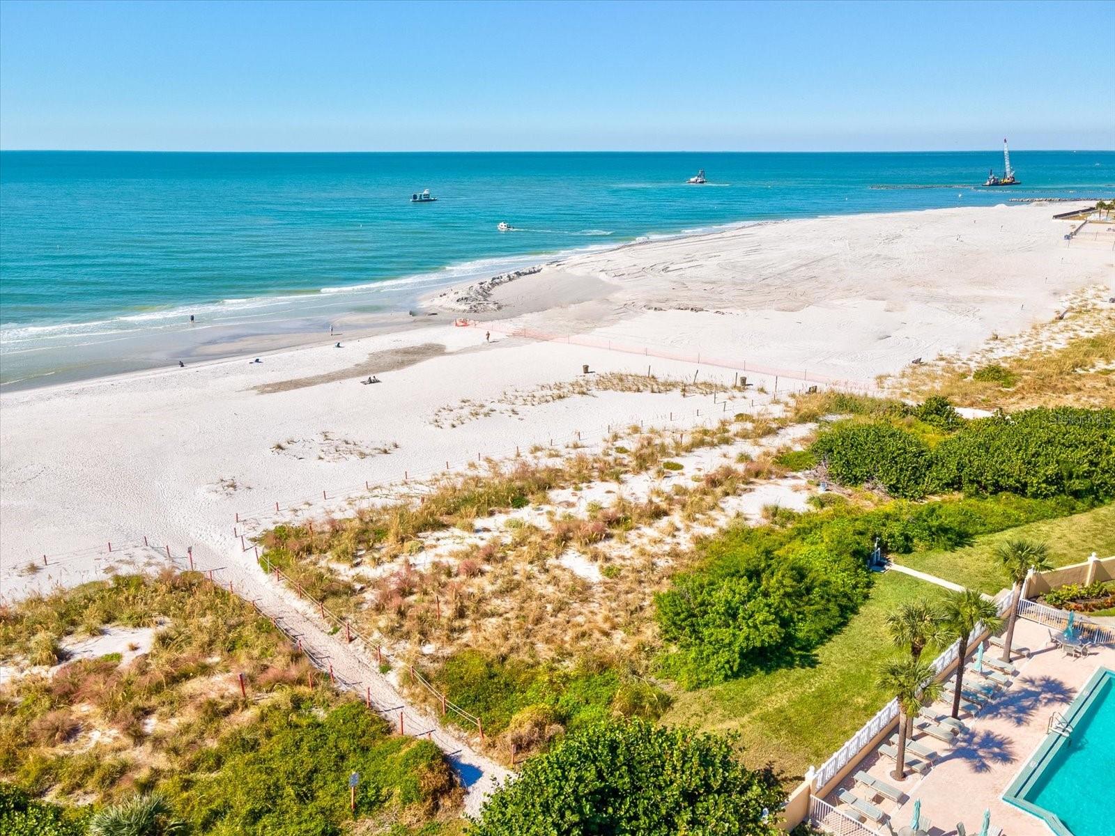 Image 26 of 37 For 6650 Sunset Way 204