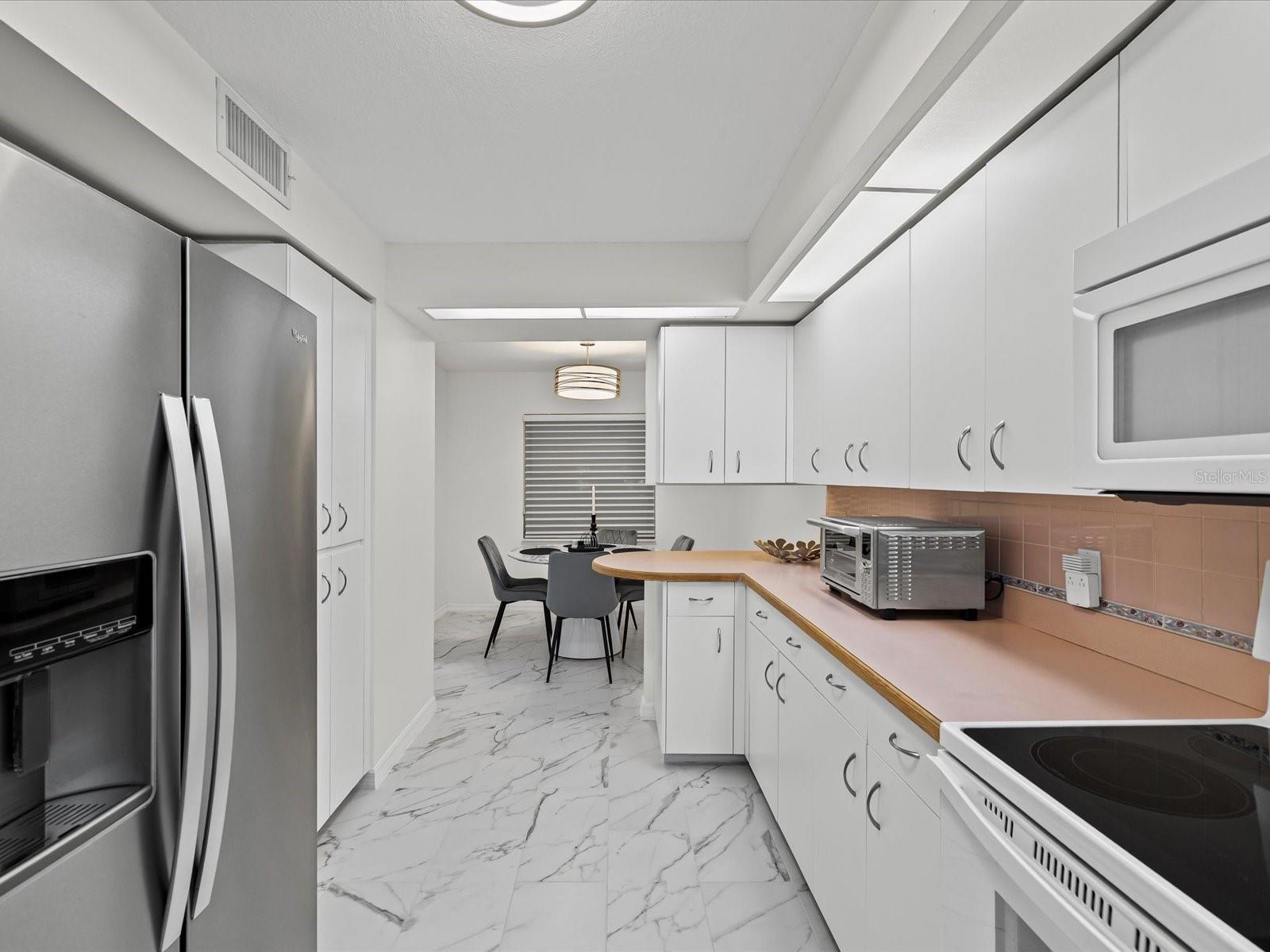 Image 4 of 37 For 6650 Sunset Way 204