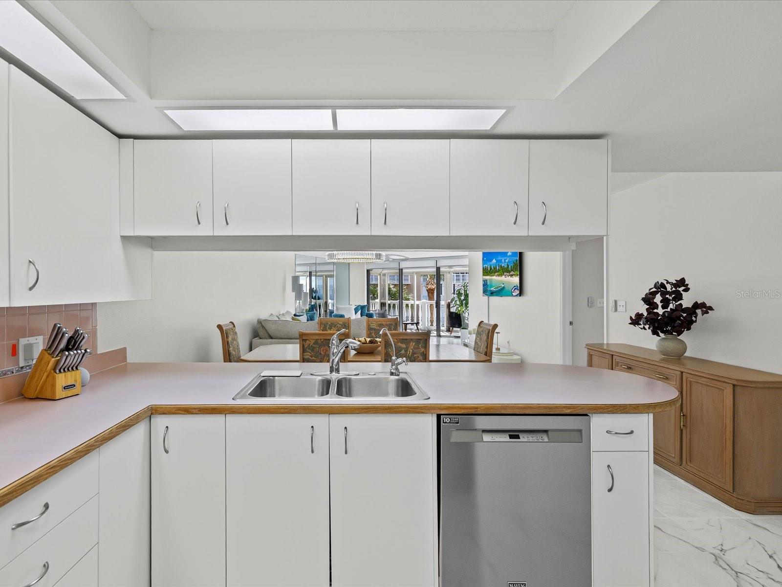 Image 5 of 37 For 6650 Sunset Way 204