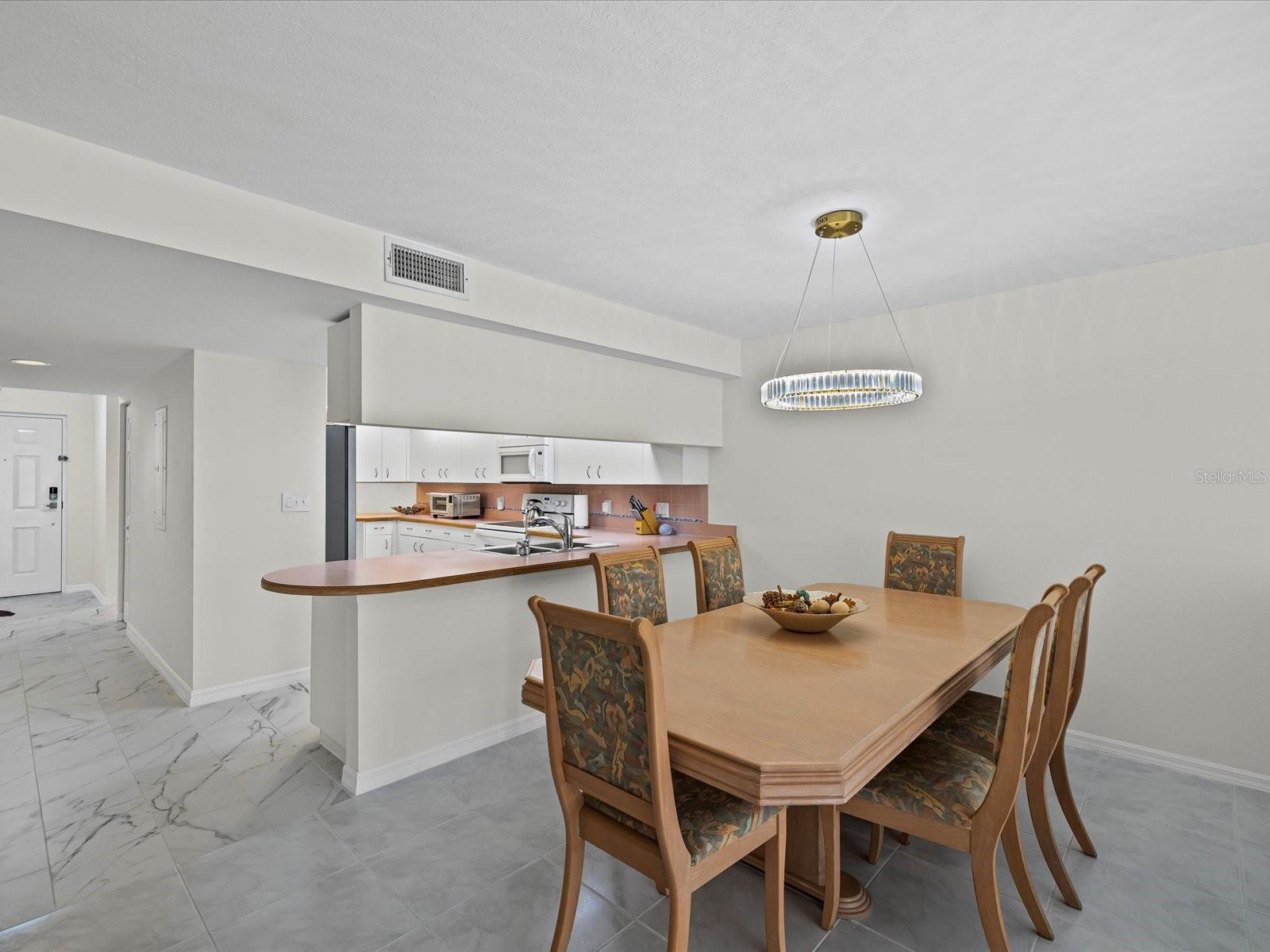 Image 8 of 37 For 6650 Sunset Way 204