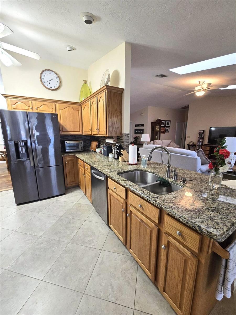 Listing photo id 12 for 6121 Sunway Point