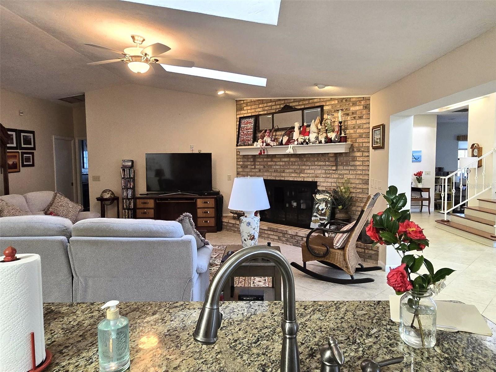 Listing photo id 13 for 6121 Sunway Point