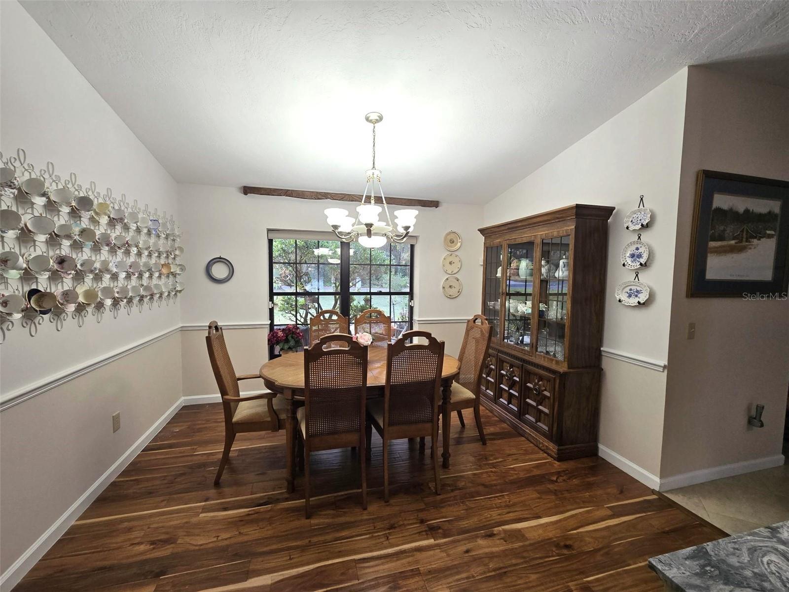 Listing photo id 14 for 6121 Sunway Point