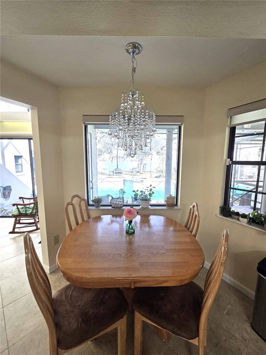 Listing photo id 15 for 6121 Sunway Point