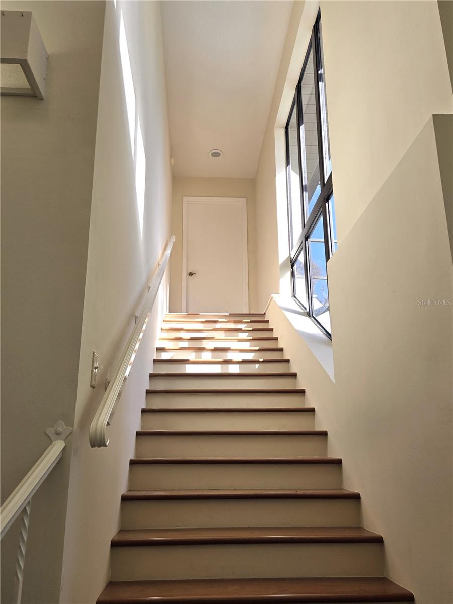 Listing photo id 16 for 6121 Sunway Point