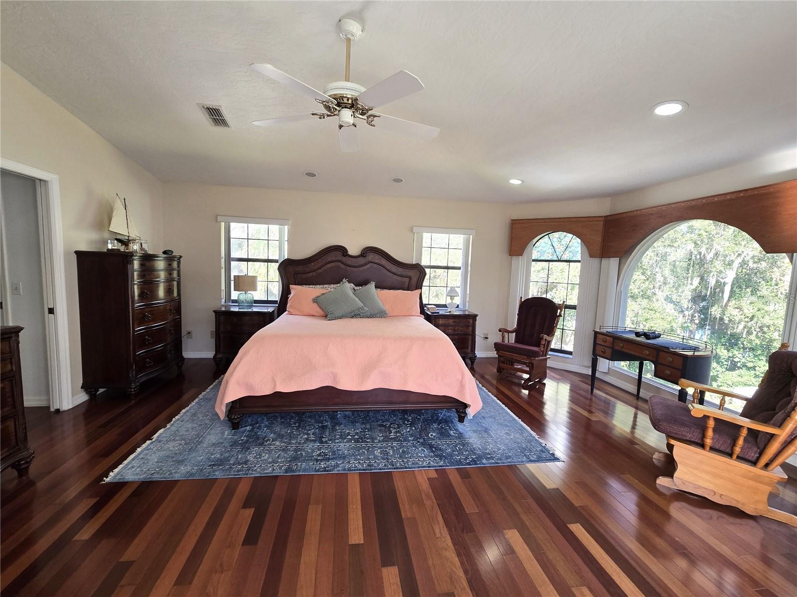 Listing photo id 17 for 6121 Sunway Point