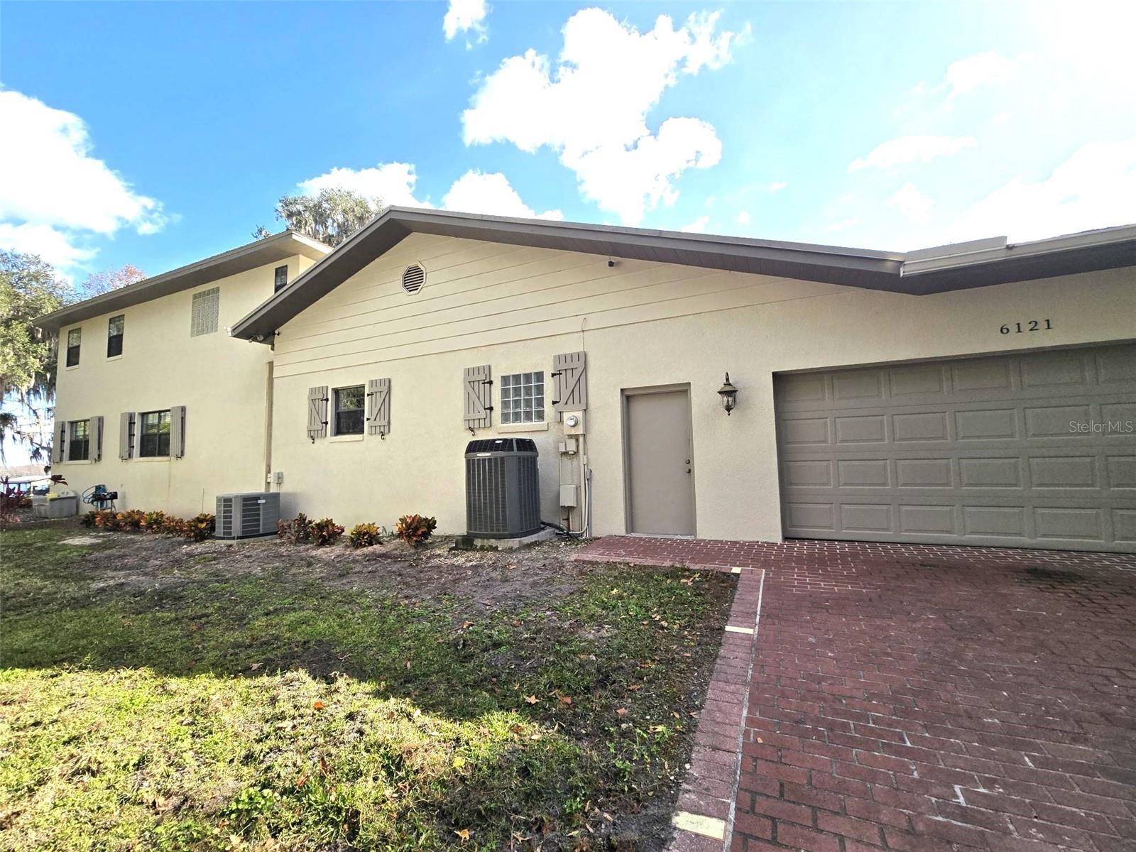 Listing photo id 0 for 6121 Sunway Point