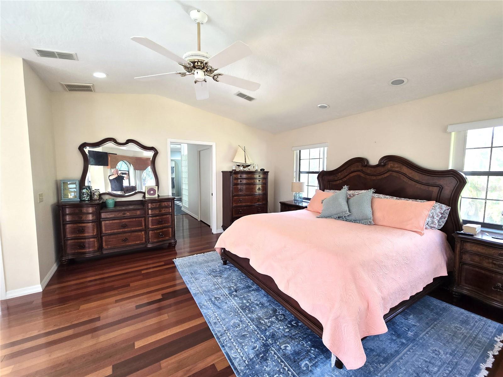 Listing photo id 18 for 6121 Sunway Point