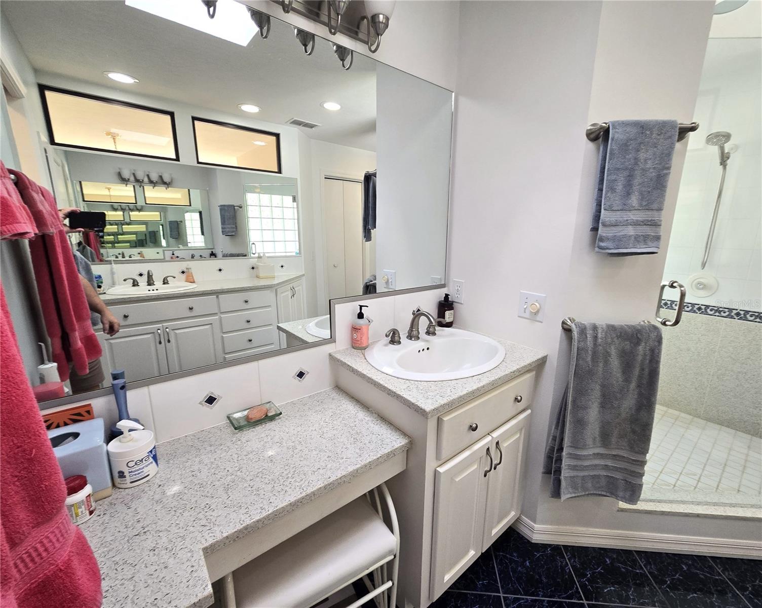 Listing photo id 24 for 6121 Sunway Point