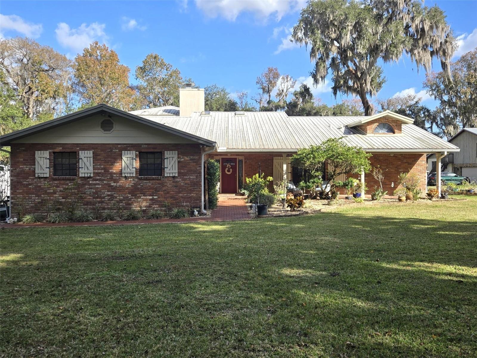 Listing photo id 1 for 6121 Sunway Point