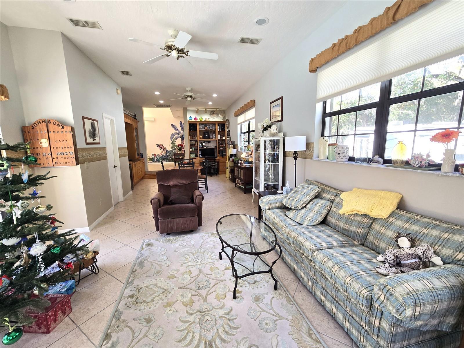 Listing photo id 37 for 6121 Sunway Point