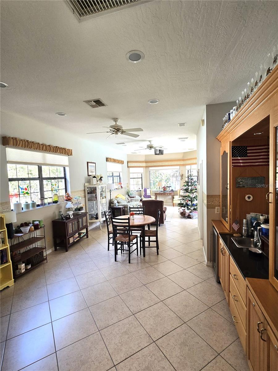 Listing photo id 40 for 6121 Sunway Point