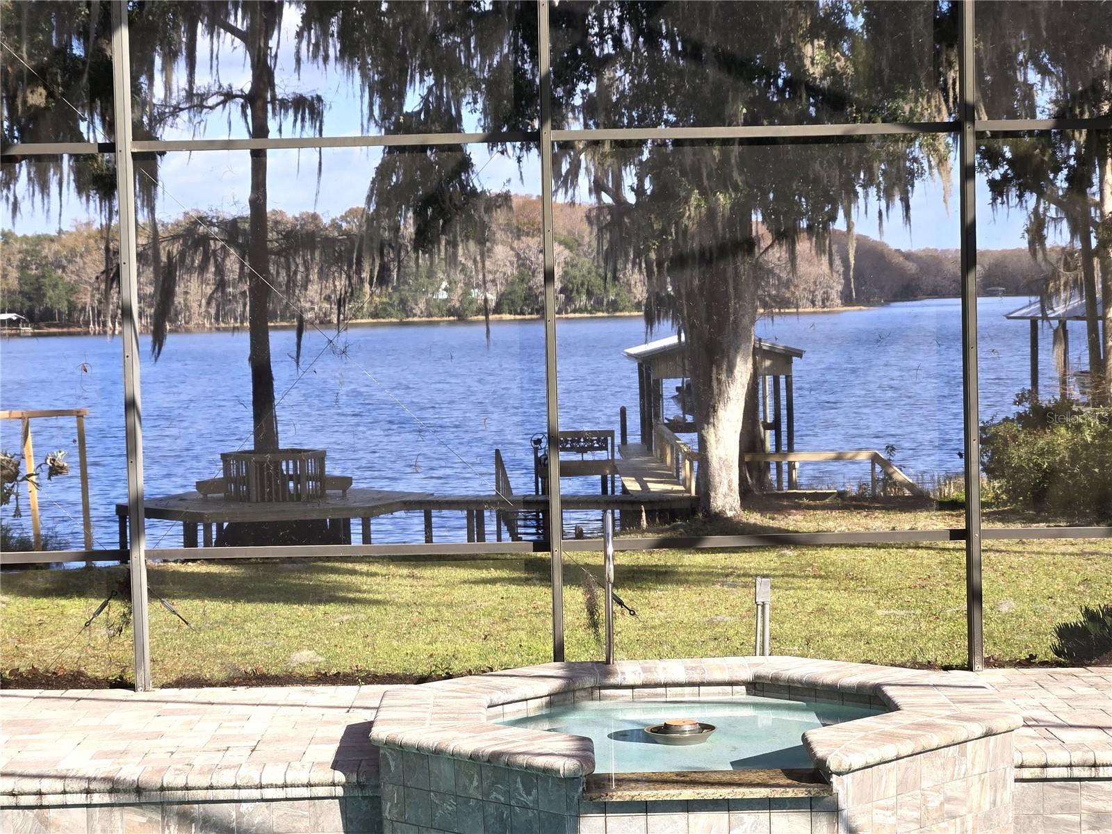 Listing photo id 47 for 6121 Sunway Point