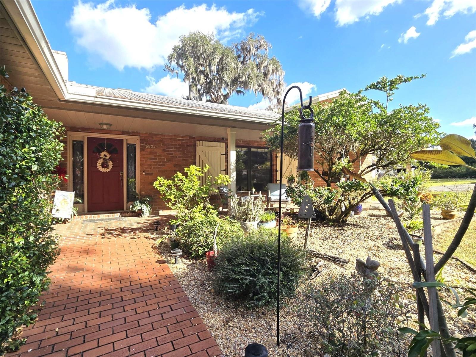 Listing photo id 3 for 6121 Sunway Point