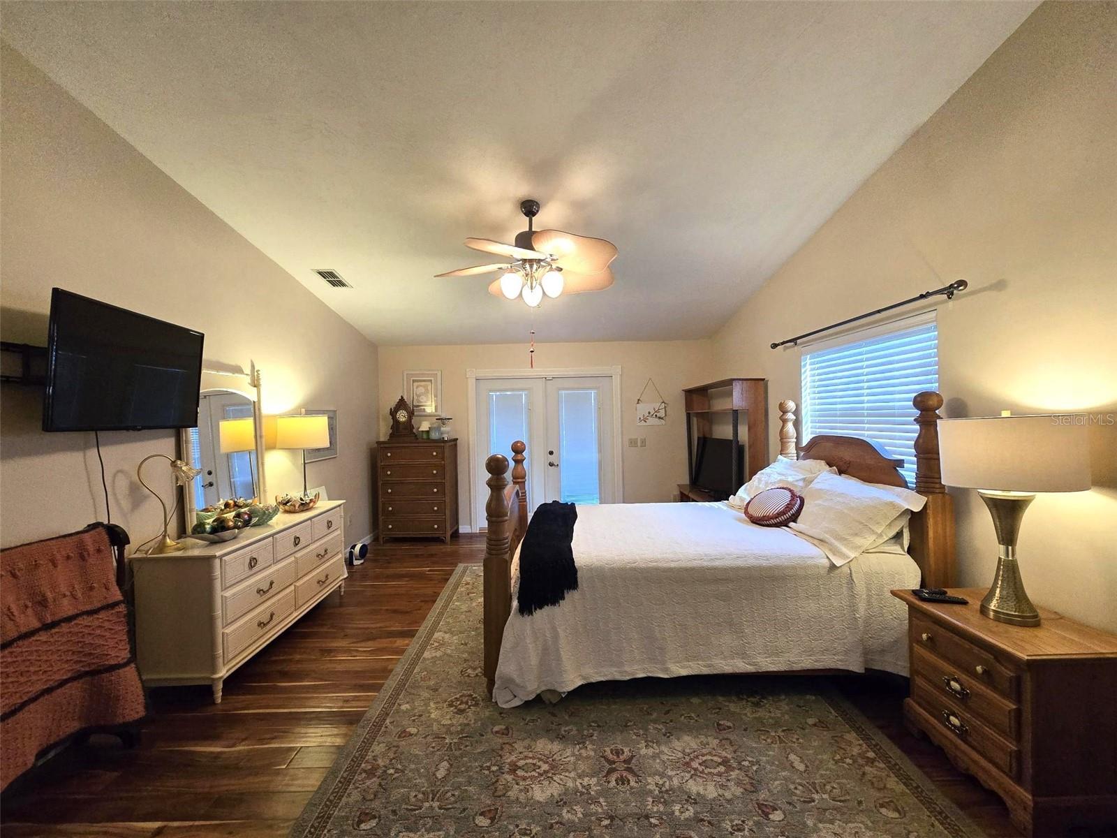 Listing photo id 62 for 6121 Sunway Point