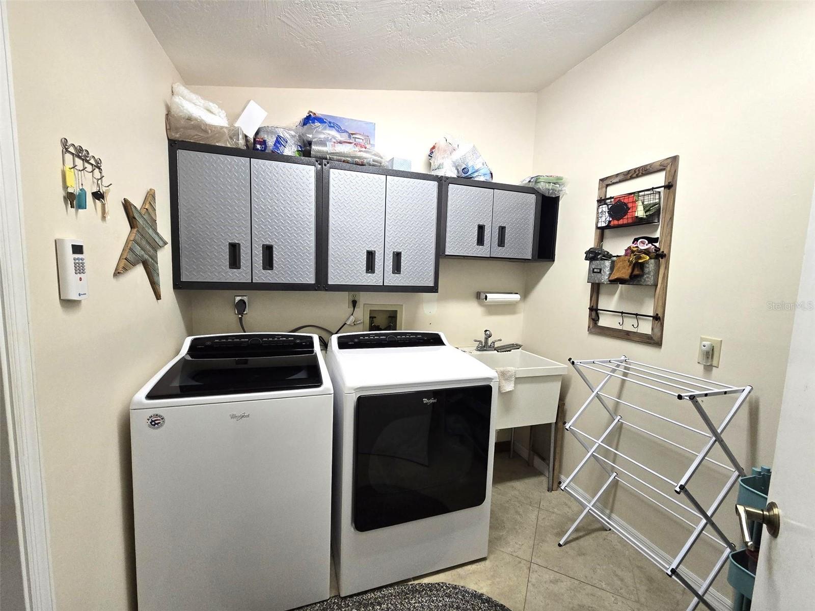 Listing photo id 67 for 6121 Sunway Point