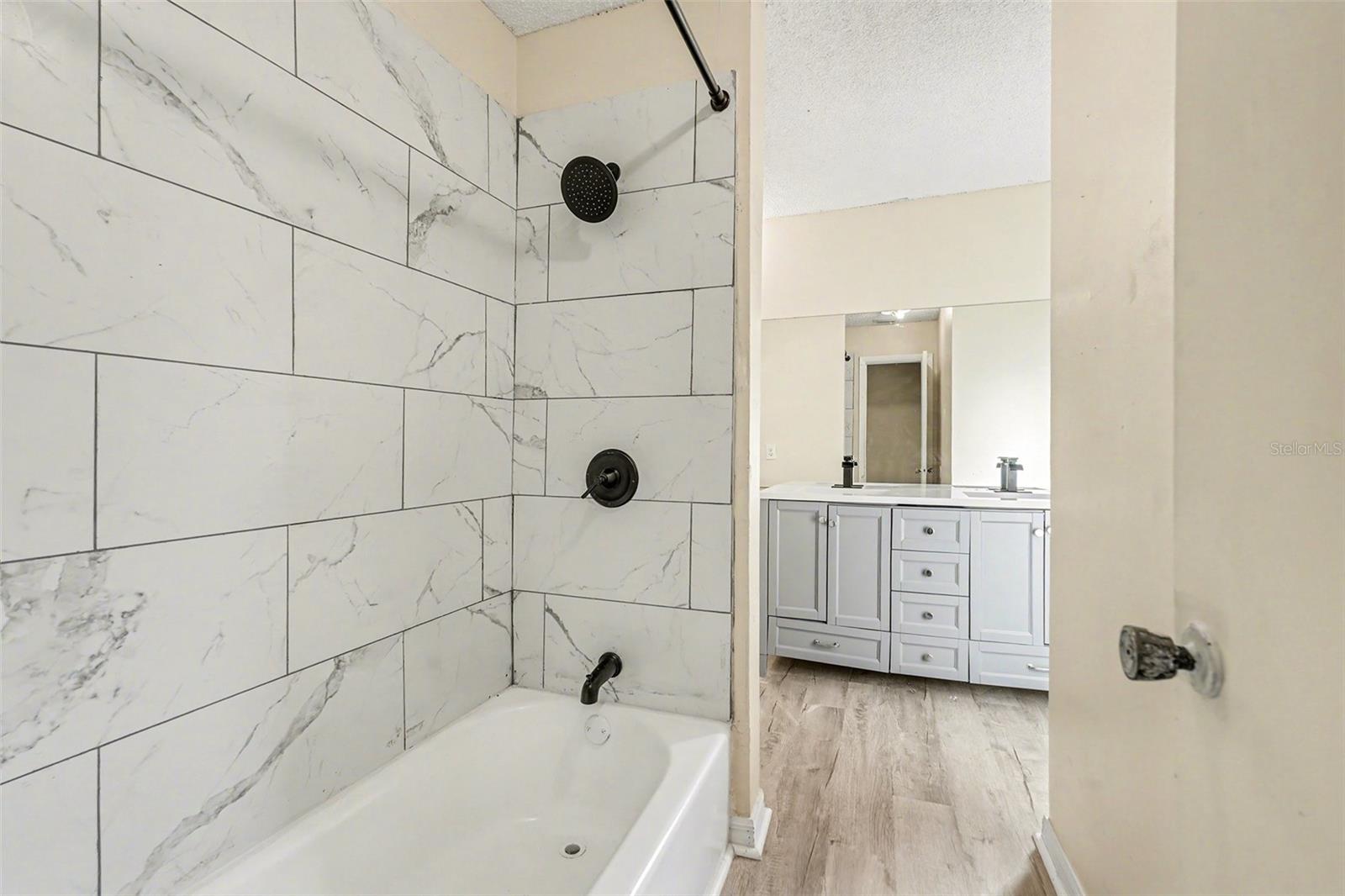 Image 11 of 16 For 1447 Kenlake Avenue