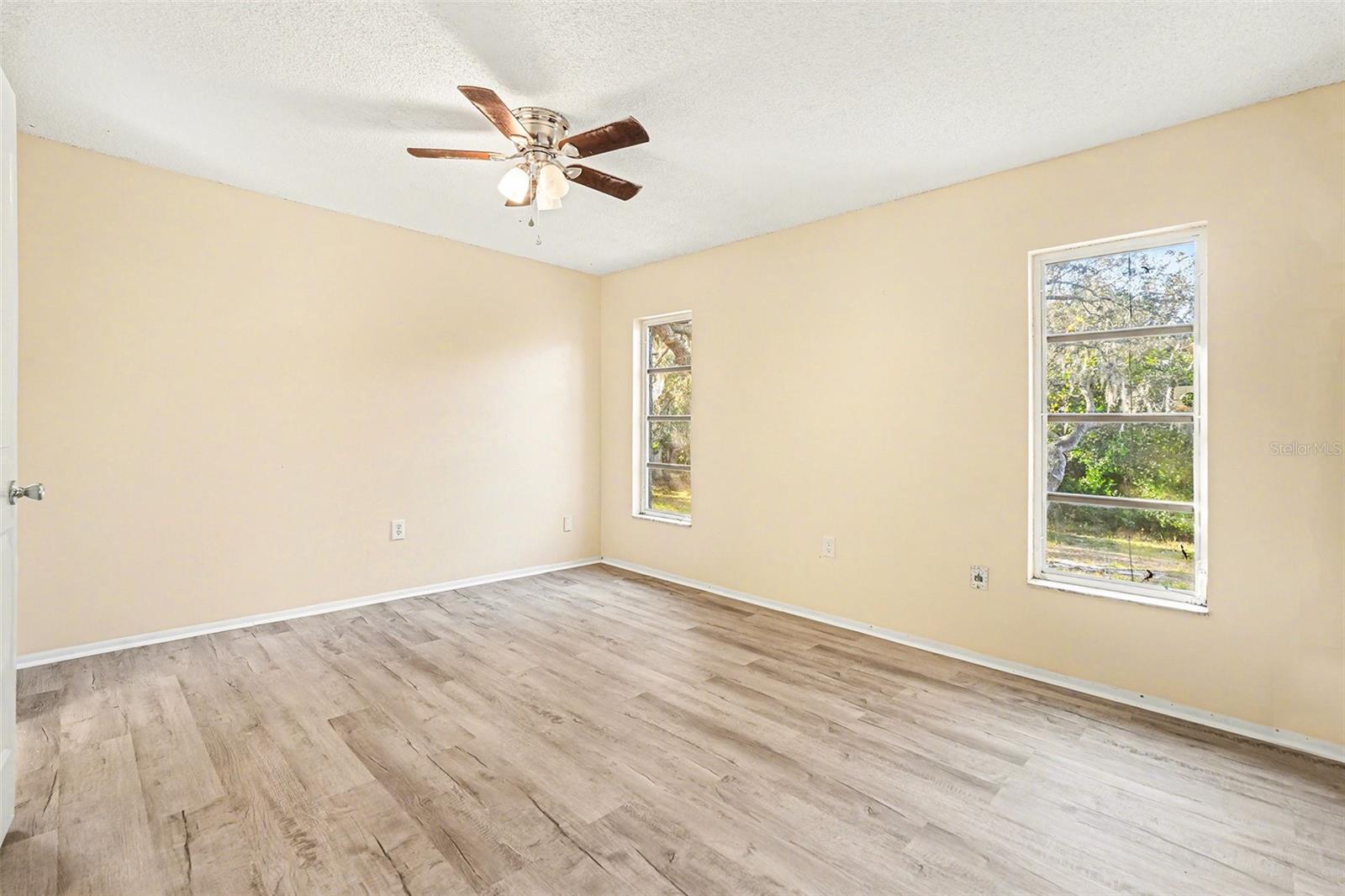 Image 12 of 16 For 1447 Kenlake Avenue