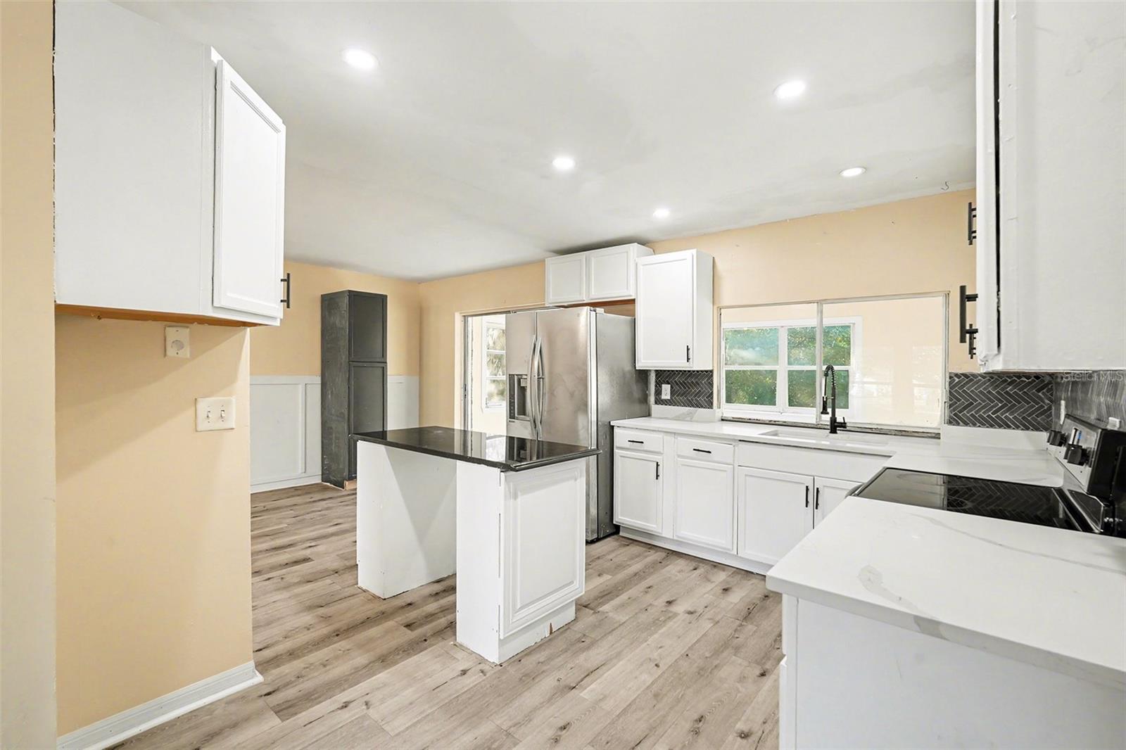 Image 7 of 16 For 1447 Kenlake Avenue