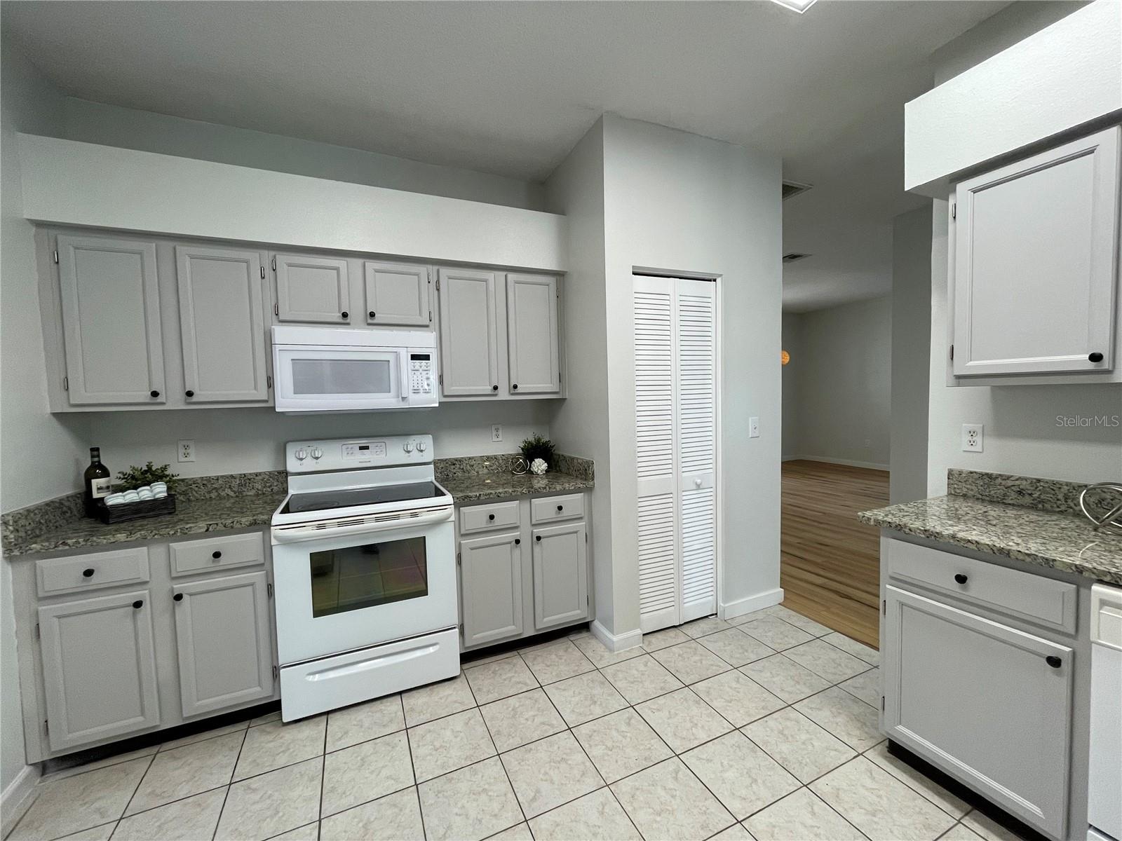 Image 11 of 26 For 1333 Flaxwood Avenue