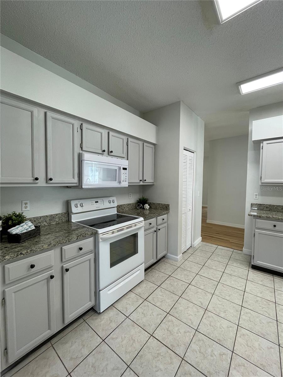 Image 12 of 26 For 1333 Flaxwood Avenue