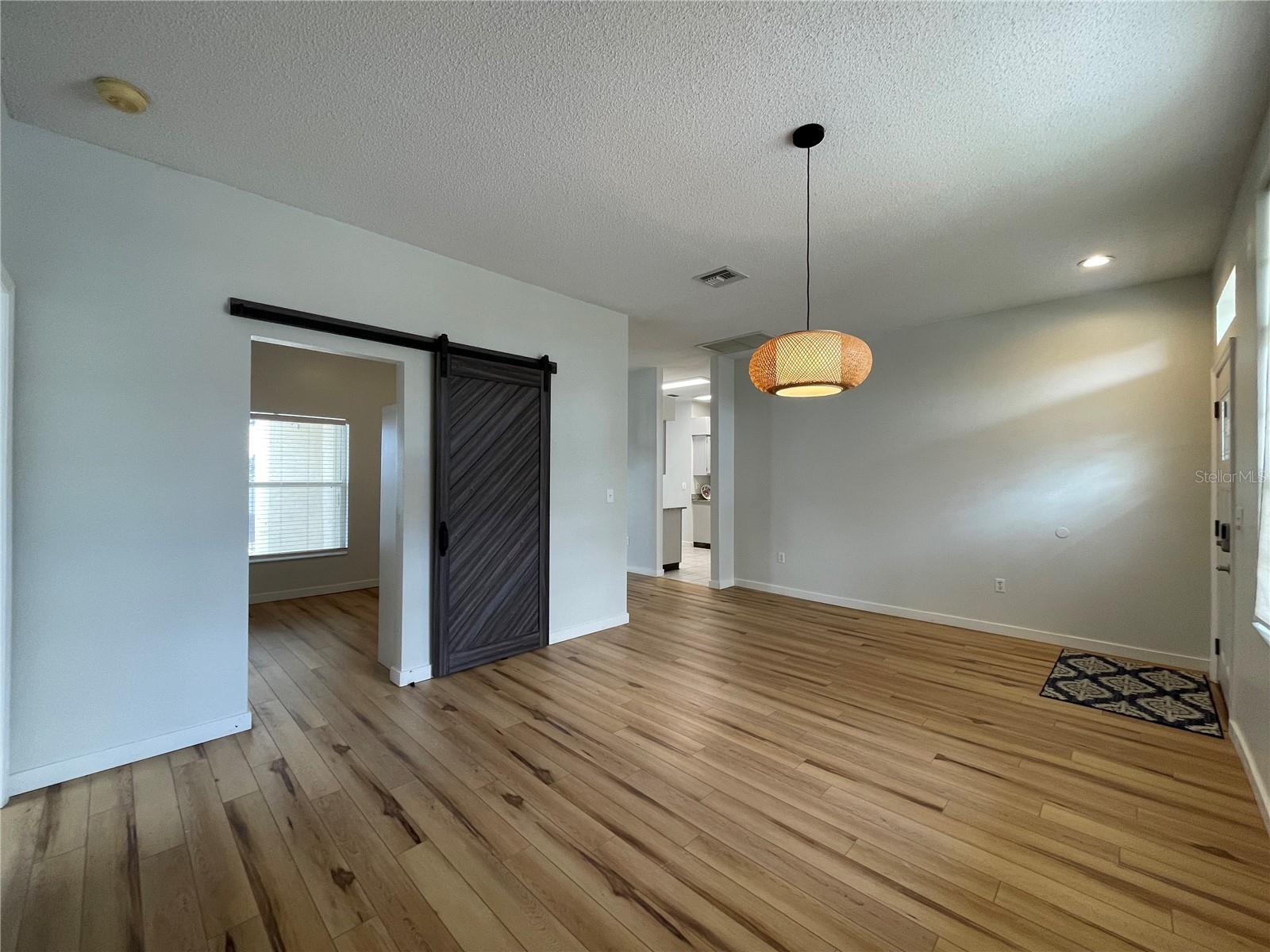 Image 5 of 26 For 1333 Flaxwood Avenue