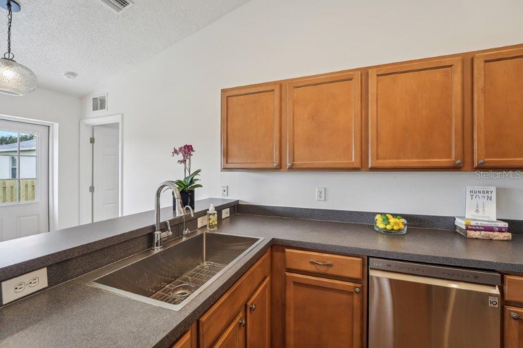 Image 11 of 48 For 4330 Kingsfield Drive