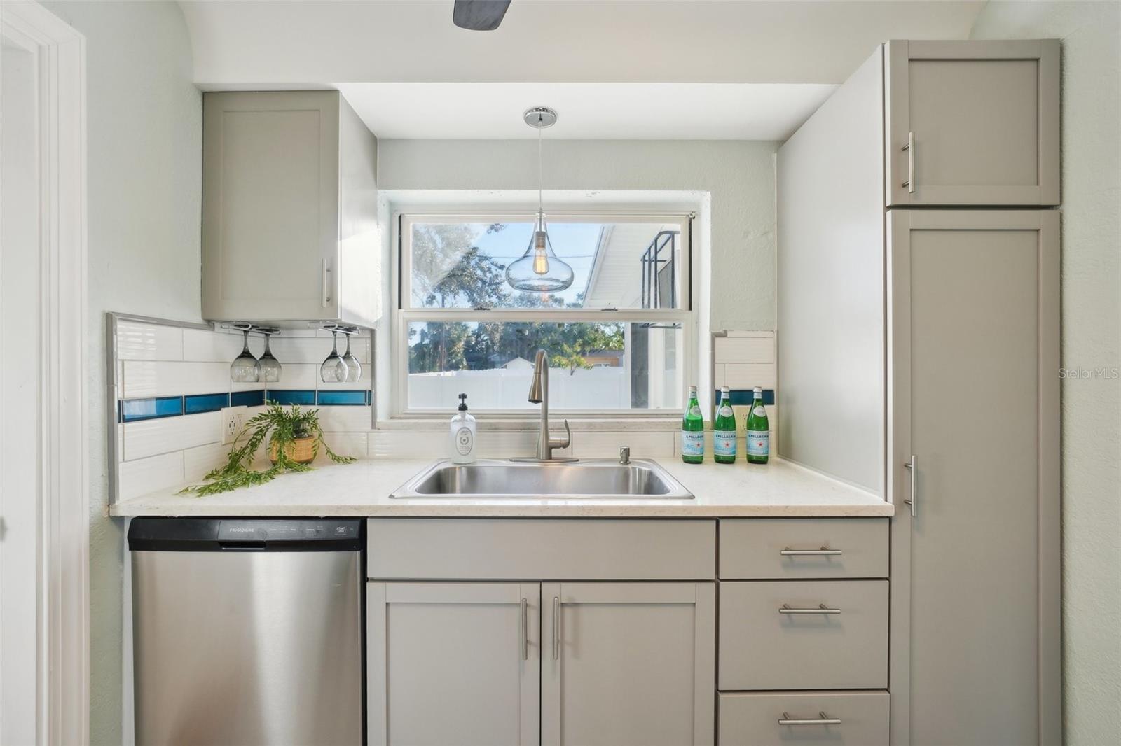 Image 22 of 55 For 2320 Harbor Drive S