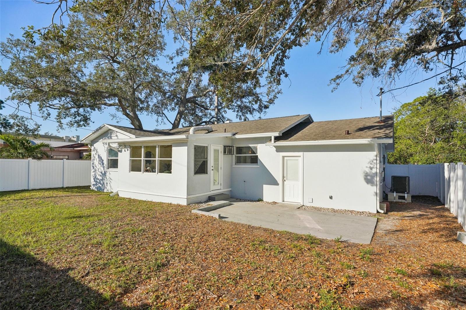 Image 36 of 55 For 2320 Harbor Drive S