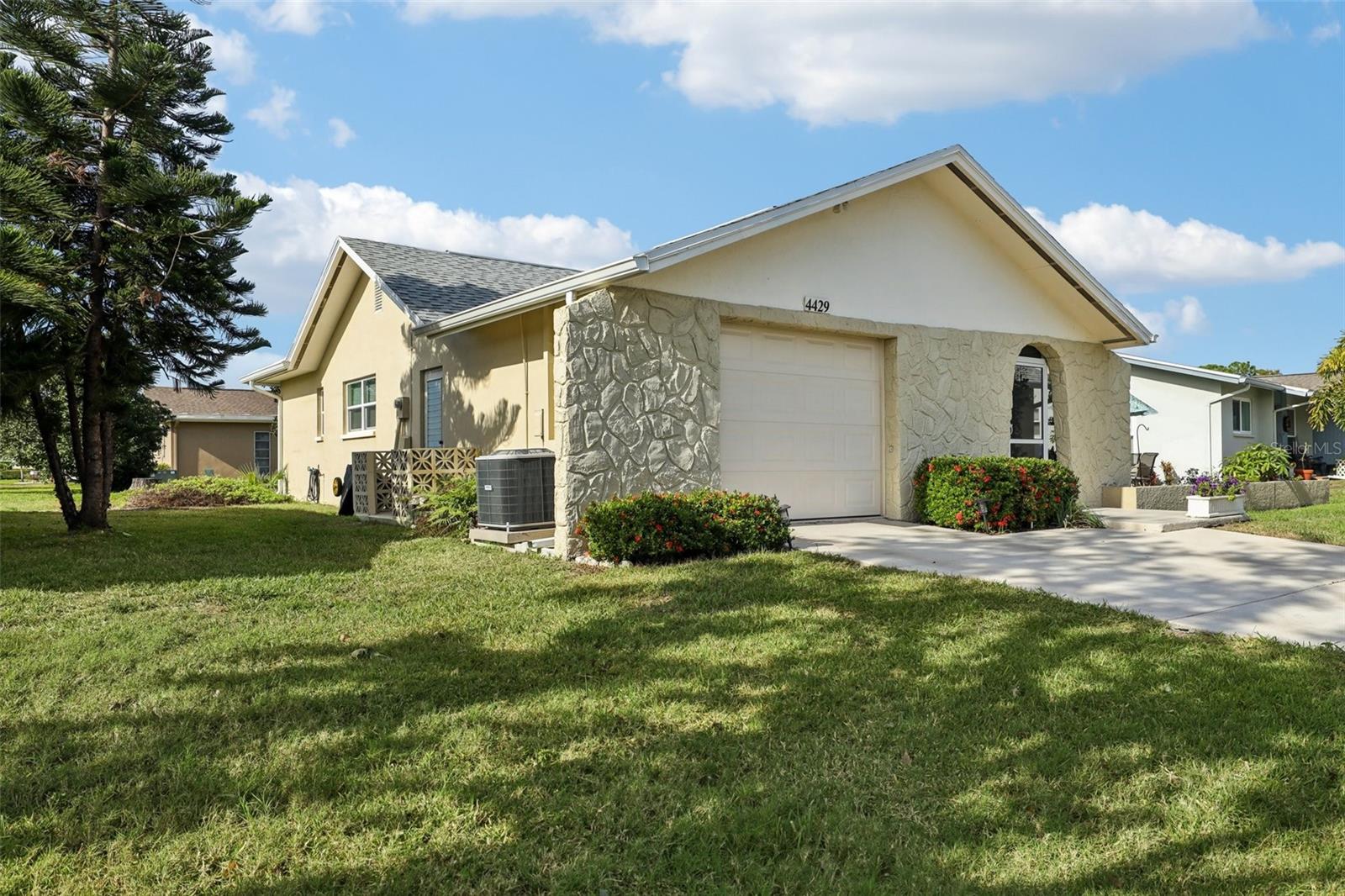 Image 4 of 72 For 4429 Great Lakes Drive N