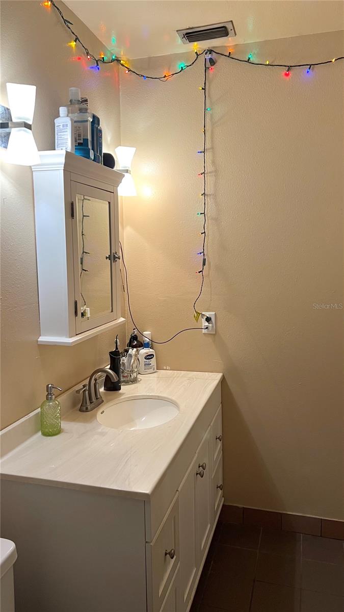 Image 19 of 34 For 257 Lincoln Circle N 3208