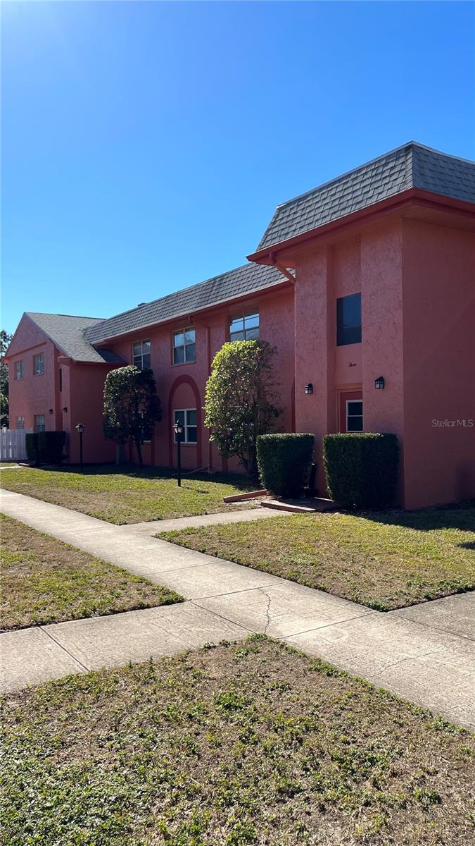 Image 21 of 34 For 257 Lincoln Circle N 3208