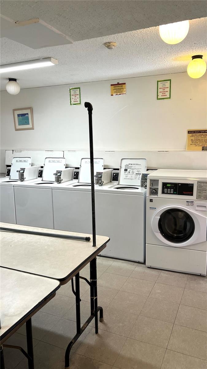 Image 30 of 34 For 257 Lincoln Circle N 3208