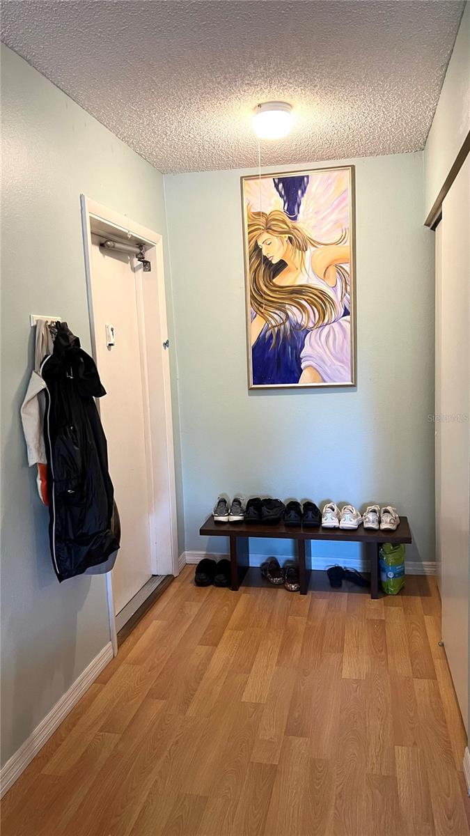 Image 5 of 34 For 257 Lincoln Circle N 3208