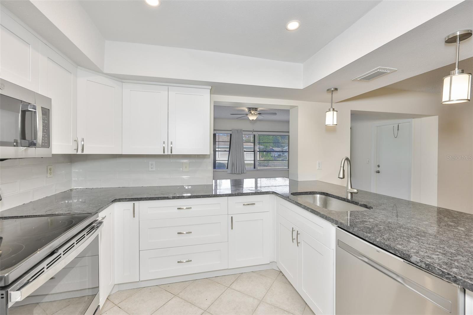 Listing photo id 8 for 2035 Heathfield Circle 256