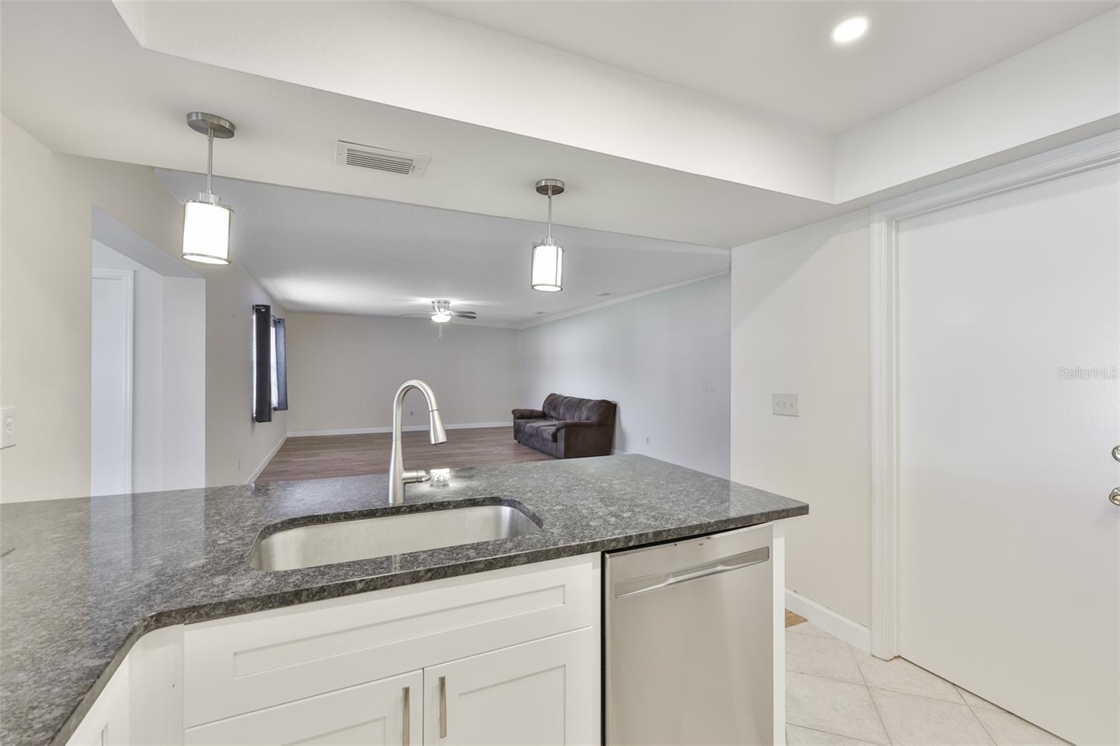 Listing photo id 9 for 2035 Heathfield Circle 256