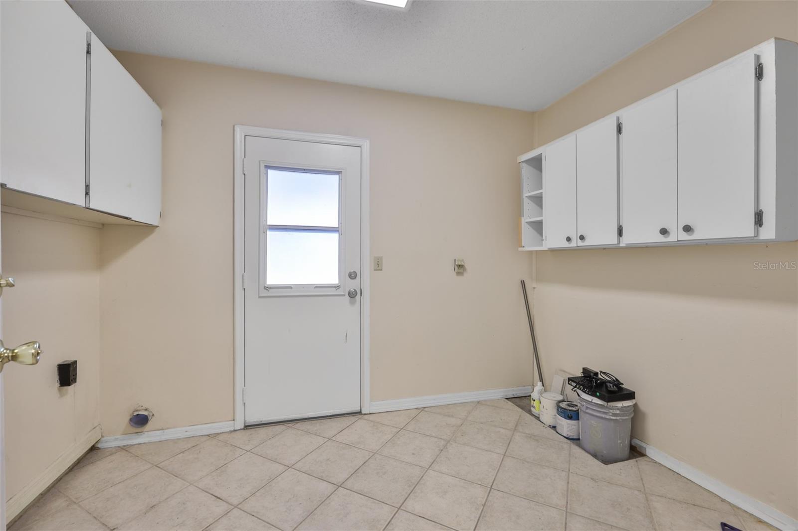 Listing photo id 13 for 2035 Heathfield Circle 256