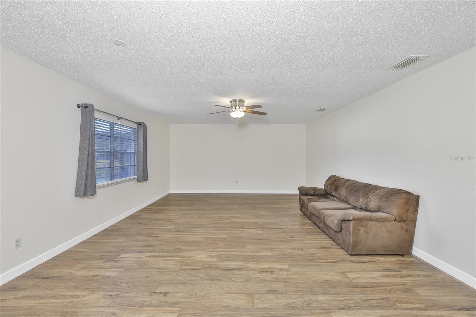 Listing photo id 18 for 2035 Heathfield Circle 256