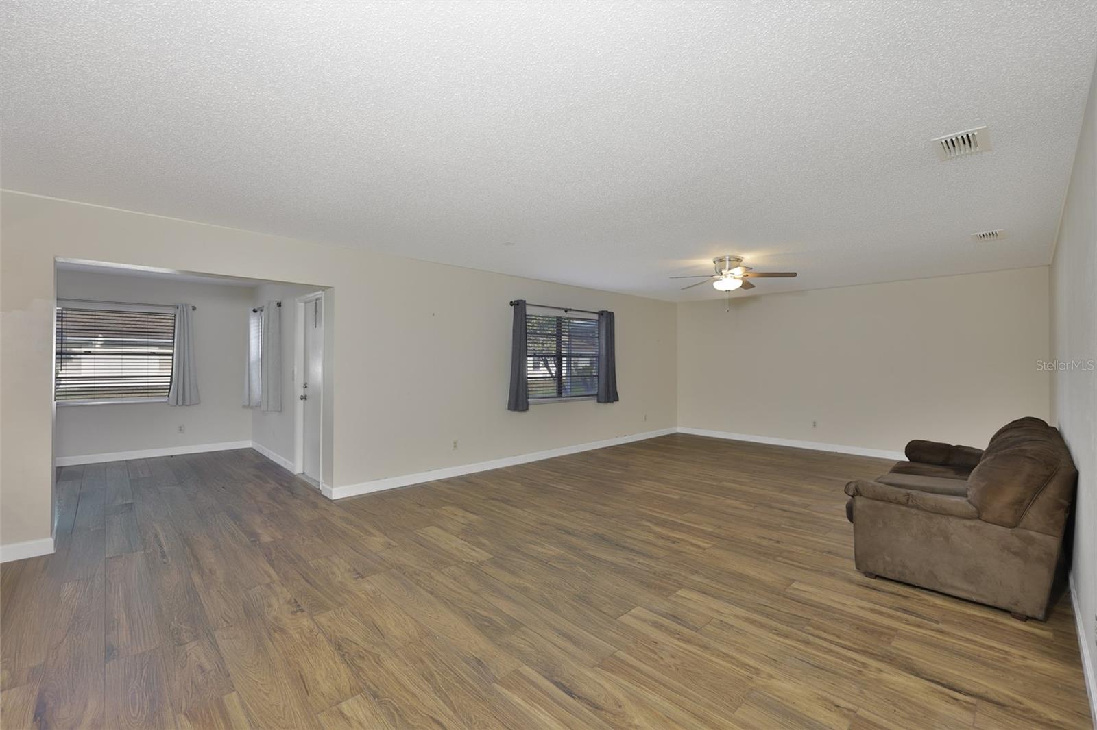 Listing photo id 20 for 2035 Heathfield Circle 256