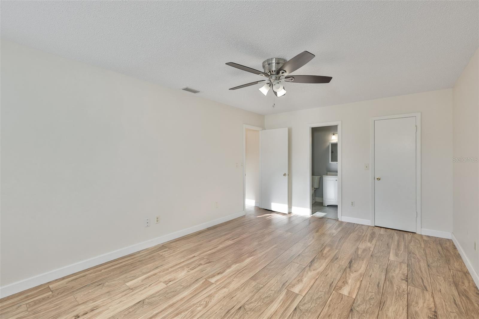 Listing photo id 22 for 2035 Heathfield Circle 256