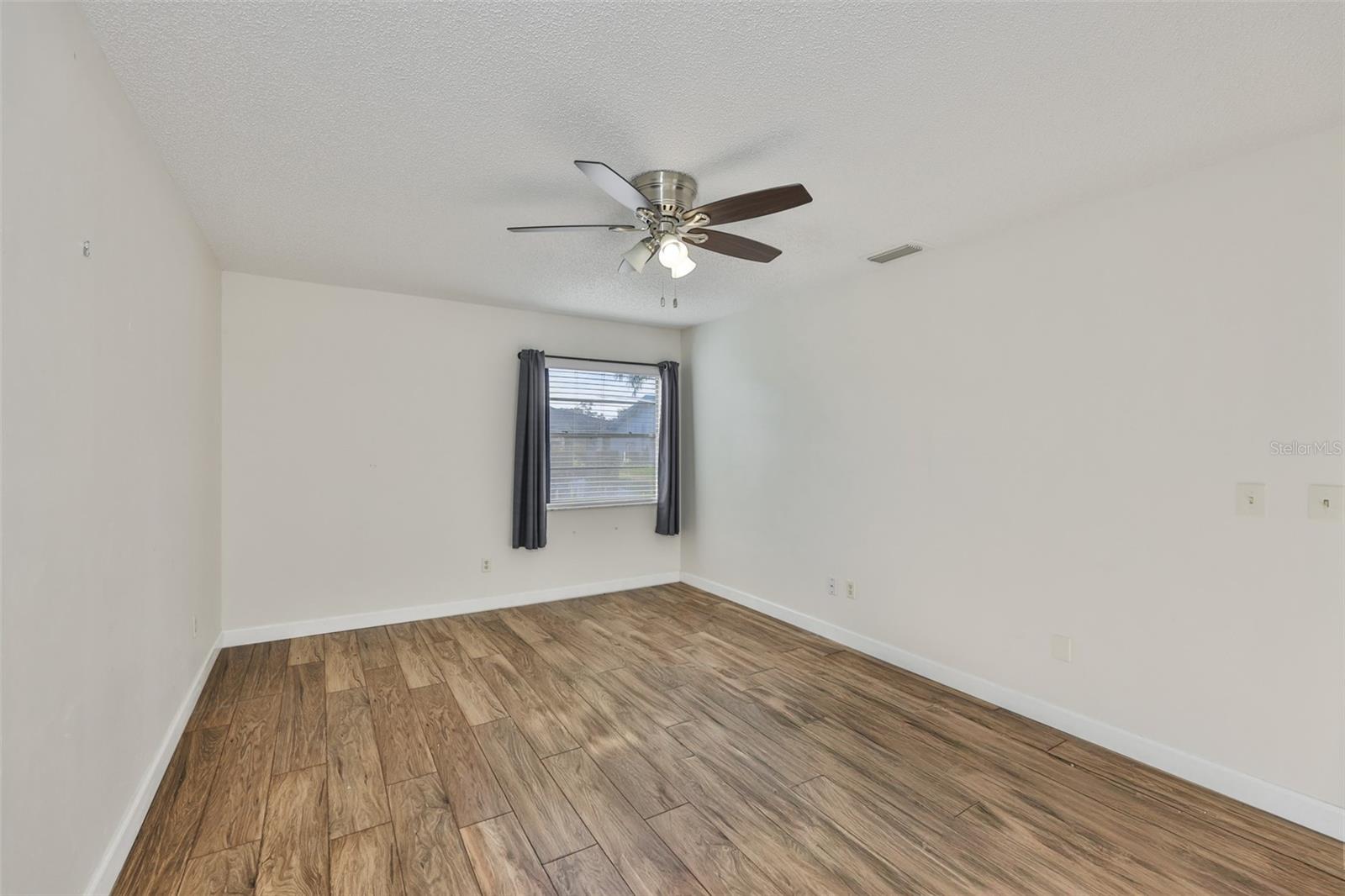 Listing photo id 23 for 2035 Heathfield Circle 256