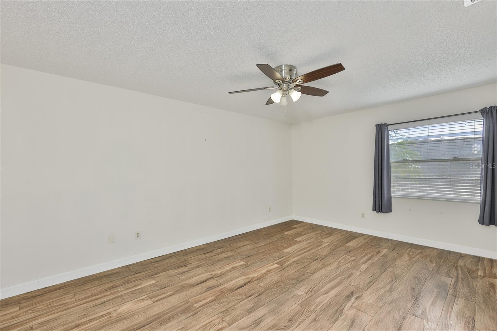 Listing photo id 25 for 2035 Heathfield Circle 256