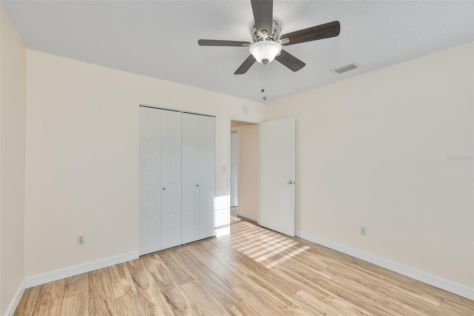 Listing photo id 29 for 2035 Heathfield Circle 256