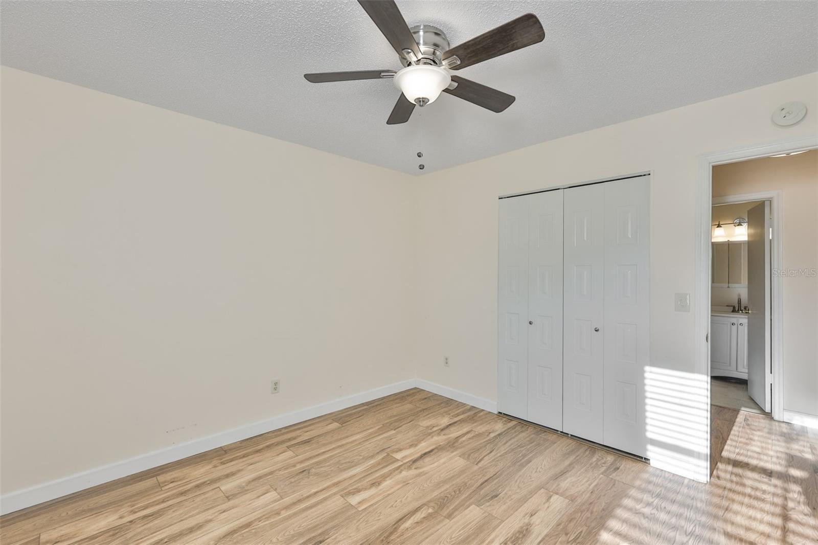 Listing photo id 30 for 2035 Heathfield Circle 256