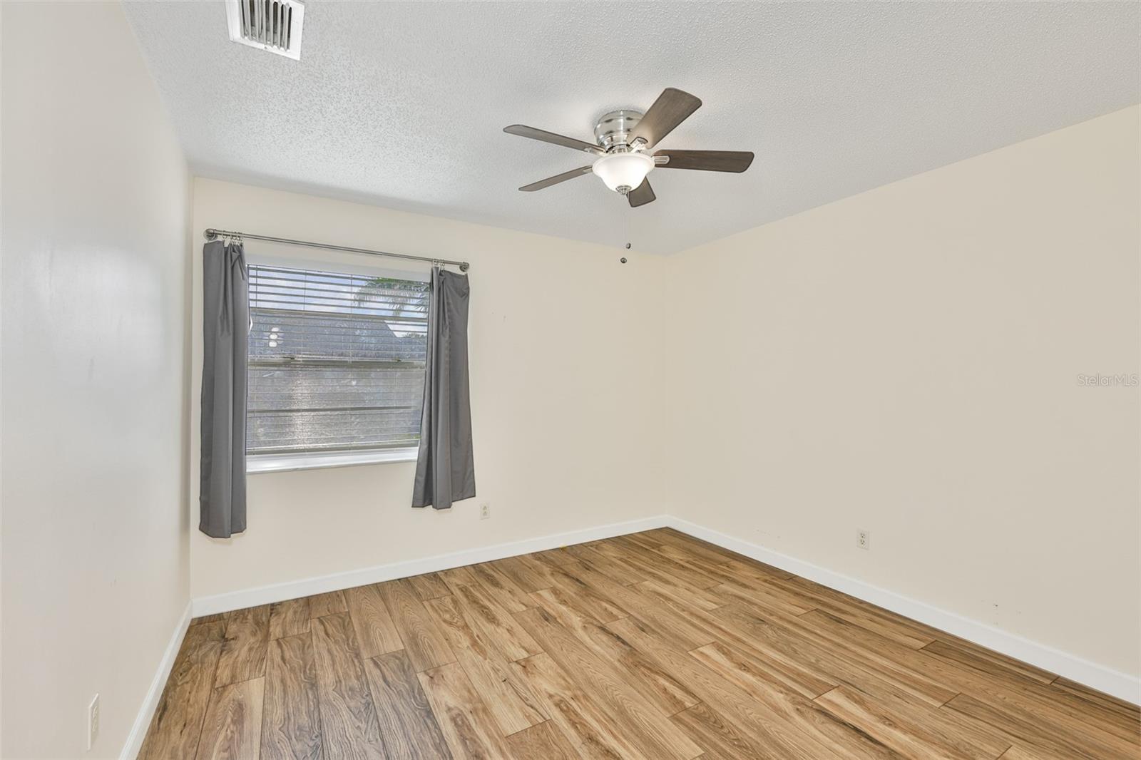 Listing photo id 31 for 2035 Heathfield Circle 256