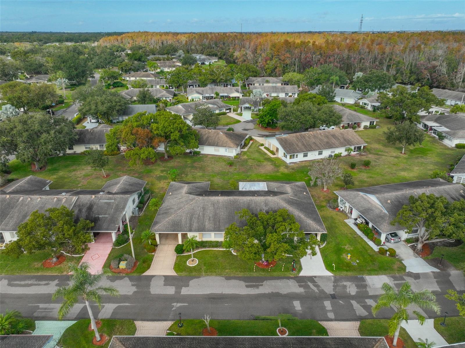 Listing photo id 40 for 2035 Heathfield Circle 256