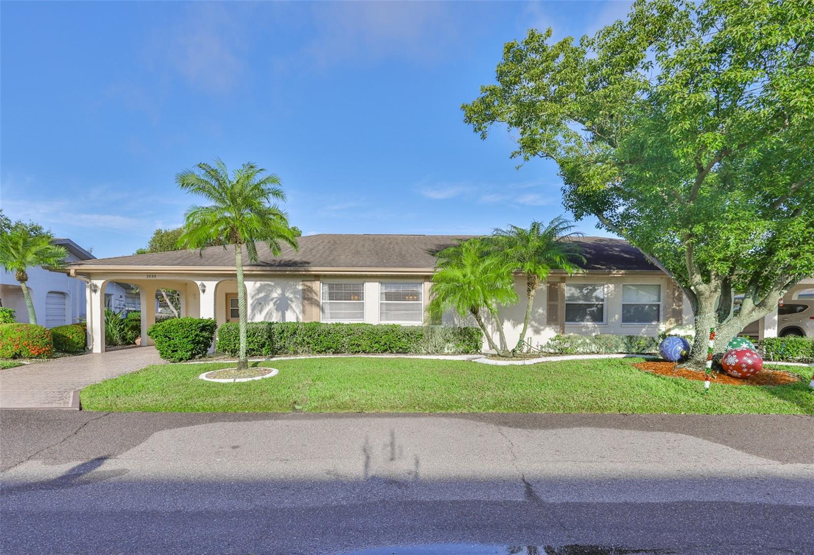 Listing photo id 47 for 2035 Heathfield Circle 256